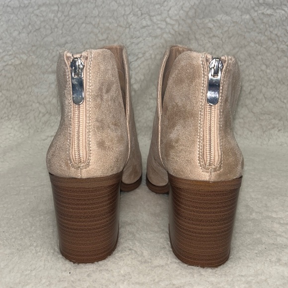 NWB Women’s size 9.5 bootie all reasonable offer’s considered - Picture 3 of 5